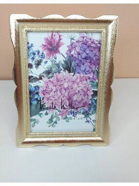 Nicole Miller Brass Scalloped Edge 4"x6" Picture Frame